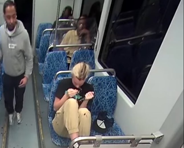 ipsThinkTank's tweet image. The stabbing on the train starting to look a little fake now that I’ve seen some more footage. Not acting like someone who just got her neck, slashed up or stabbed.  #autohoax 
Screams?  Pain? Jugular gushing?  No.