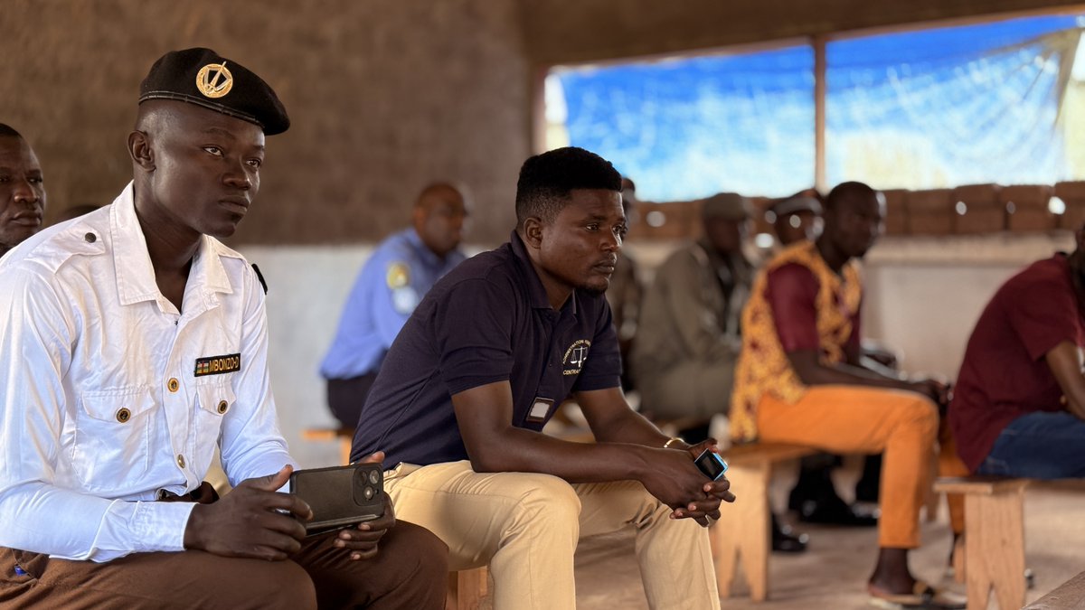 UN_CAR's tweet image. 24 surveillants de la Maison centrale de #Bouar (Nana-Mambéré) ont achevé 6 mois de formation sur les règles Nelson Mandela. 
&amp;gt;&amp;gt; Objectif : renforcer les bonnes pratiques &amp;amp; garantir les #droits des détenus. Une initiative conjointe #MINUSCA &amp;amp; autorités pénitentiaires🇨🇫