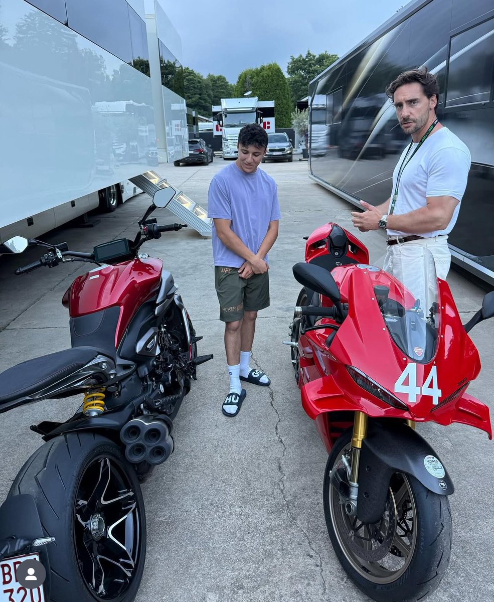 proud son posing in front of his dad’s motorbike 

#LEWISHAMILTON #ISACKHADJAR
