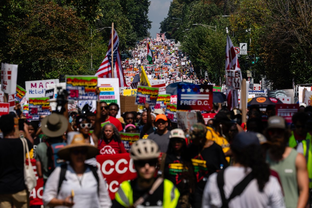 mercadonewsmag's tweet image. Is Trump's D.C. "occupation" the spark for revolution? Tensions rise, but change could be just a protest away! #DCTensions #ProtestForChange  mercadonews.com/blogs/national…