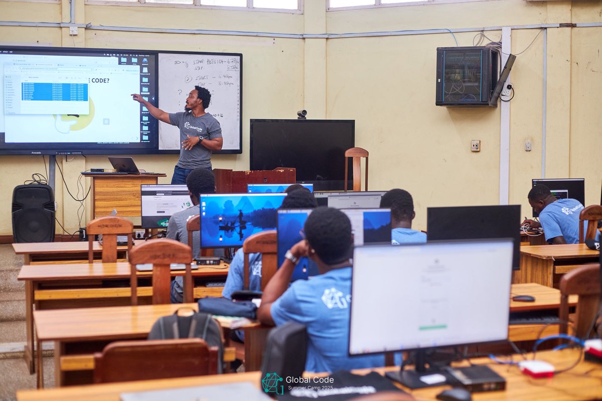 kwekutech's tweet image. At Global Code Summer Camp, HTU, participants are getting hands-on with Linux commands, #Git and #GitHub .
The foundation of real-world coding starts here! 🚀
#GlobalCode #HTU #SummerCamp #KwekuTech