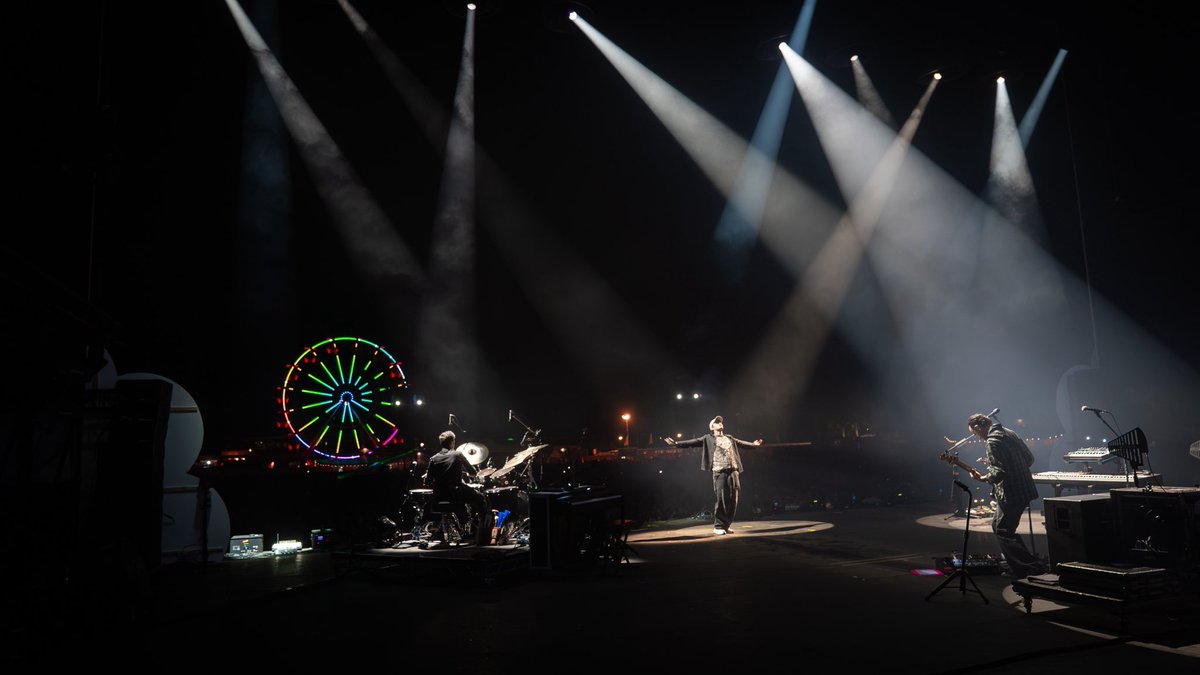 thescript's tweet image. Bright lights, big city, it’s you and me tonight. 🎶
 
📸: @matthewconnell
