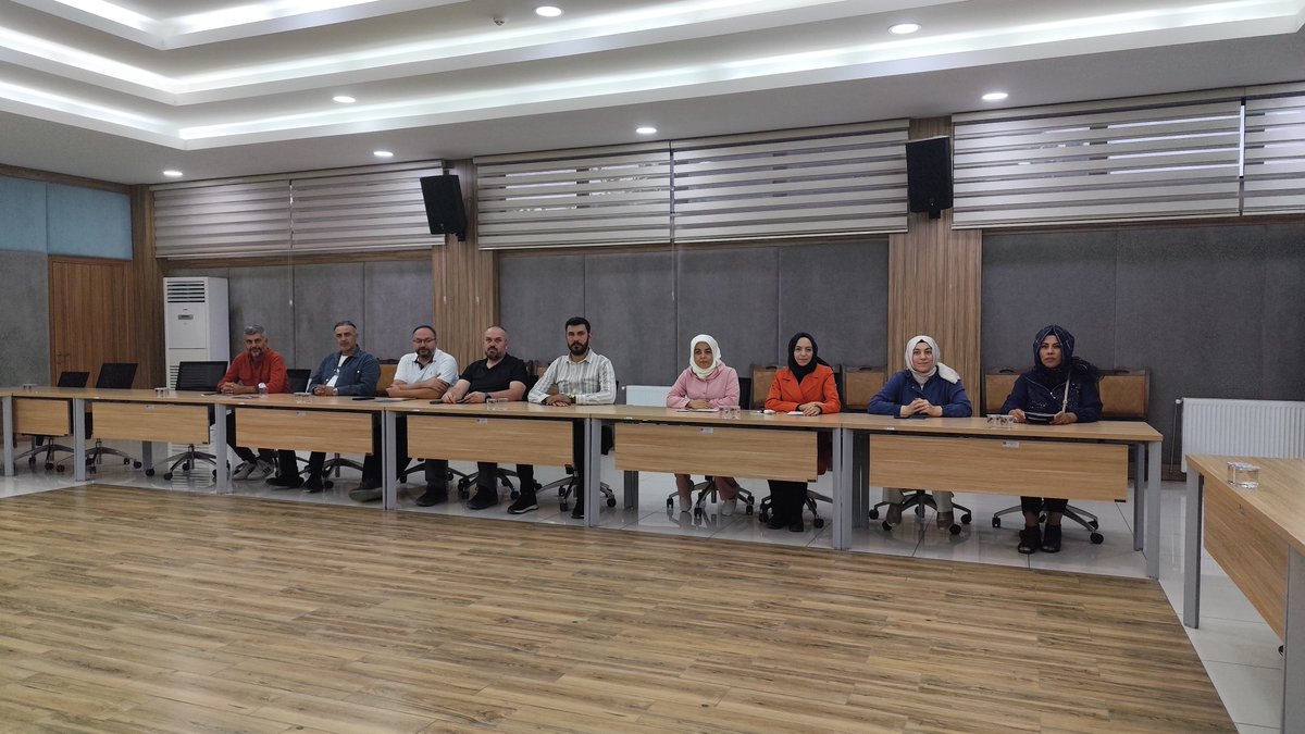 Haftalık Yönetim Kurulu Toplantımızı gerçekleştirdik.

Selçuklumuzun geleceğine dair projeleri ve teşkilat çalışmalarımızı istişare ederek, birlik ve beraberlik içinde yol haritamızı belirledik.

Hizmet ve eser siyaseti anlayışıyla hemşehrilerimize en güzel şekilde hizmet etmeye