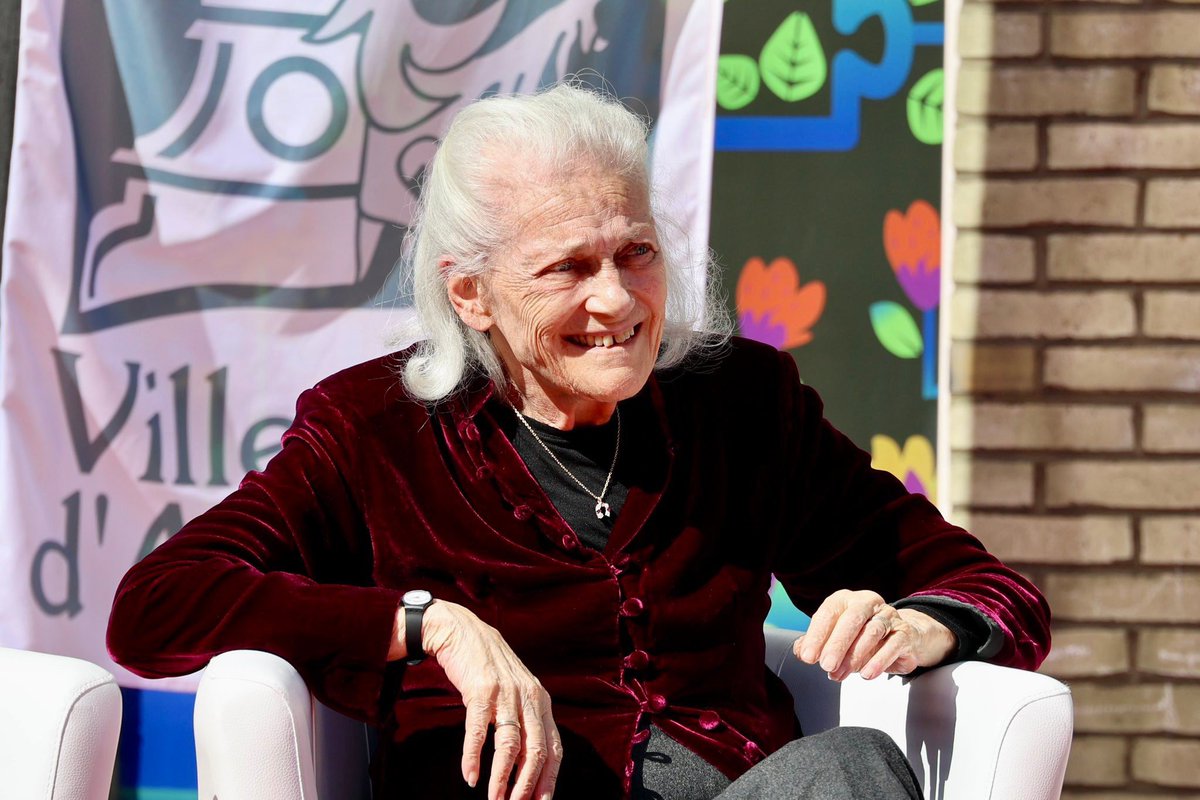 GrandArras's tweet photo. ✅ Inauguration du pôle éducatif Elisabeth et Robert Badinter à Arras en présence d’Elisabeth Badinter
💬 « Vous nous faites un honneur en donnant notre nom à cette école. » https://t.co/6GwaedhkNj
