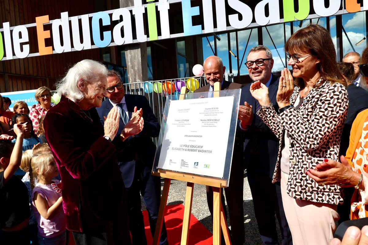 GrandArras's tweet photo. ✅ Inauguration du pôle éducatif Elisabeth et Robert Badinter à Arras en présence d’Elisabeth Badinter
💬 « Vous nous faites un honneur en donnant notre nom à cette école. » https://t.co/6GwaedhkNj