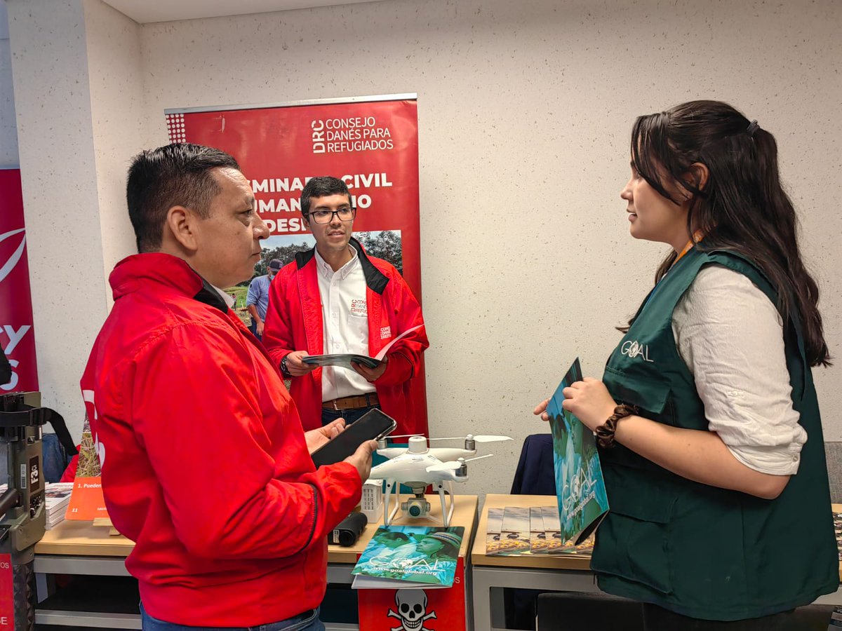 GOAL_Colombia's tweet photo. Participamos en evento de inicio de la #SemanaPorLaPaz organizado por el Instituto de Derechos Humanos y Construcción de Paz Alfredo Vásquez Carrizosa de la @UniJaveriana y @HumanitarianCol junto a @MercyCorpsCo @FLMColVen @savechcolombia @ACHColombia  @pastoralsocialc y @drc_lac.

Durante esta jornada compartimos nuestras acciones en el país, los programas de resiliencia en economí azul y liderazgo humanitario, con los asistentes, visibilizando las acciones humanitaria y de desarrollo sostenible que realizamos en diversos departamentos.

#GOALContigo