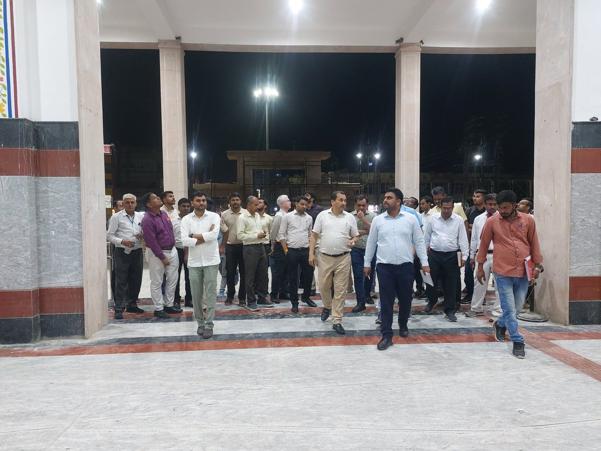 DRMJodhpurNWR's tweet photo. अमृत भारत स्टेशन योजना के तहत पुनर्विकसित बाड़मेर रेलवे स्टेशन का निरीक्षण। 
यात्रियों को मिलेगा आधुनिक, सुरक्षित व सुविधाजनक यात्रा अनुभव।
@NWRailways https://t.co/Nv8e5cxVt5