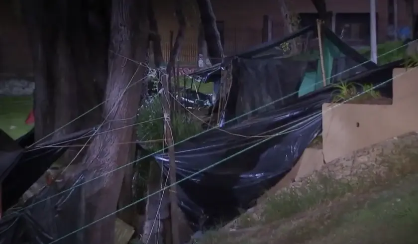 ELTIEMPO's tweet photo. Así quedó el Parque Nacional tras la salida de los indígenas Emberá. Vía @Citytv 
https://t.co/S4slxd5NIf https://t.co/7lTRCLGwPW