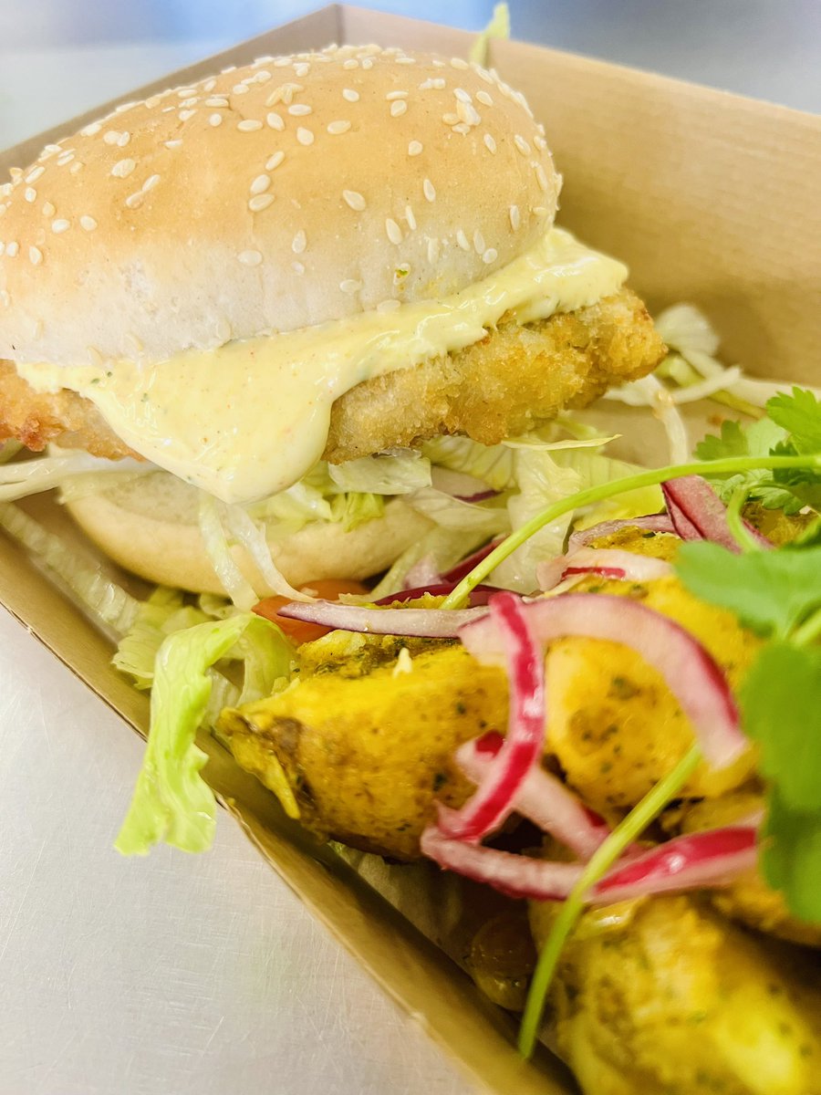 Busy day in food hall welcoming Year 7 into food hall to enjoy Indian style chicken burgers with Katsu mayo, spiced potato salad 🌶️🌶️🌶️ <a href="/LoveBritishFood/">Love British Food</a>