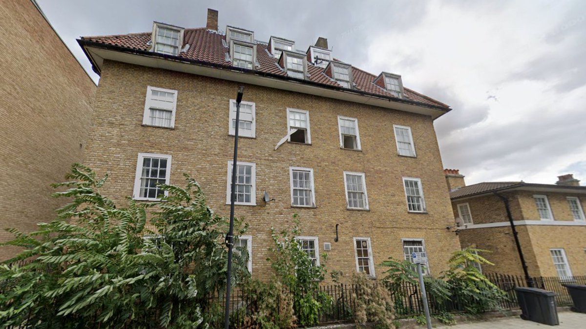 royal_diaries's tweet image. NEW: Prince William bought 60 Sancroft Street in Lambeth, London &amp;amp; is redeveloping it into 16 apartments for homeless. 
The Average price for just 1 Apartment in Lambeth is £500,000. 
*This investment by Prince William is worth more than £5 million.  (Info Src: @indieg2022 )