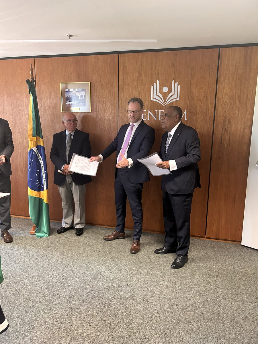 enfamoficial's tweet photo. Delegação de magistrados portugueses visitou a Enfam nesta terça-feira (9/9). 

O ministro Benedito Gonçalves recebeu o grupo em seu gabinete e falou sobre a importância da unidade do Poder Judiciário e o papel da Enfam na jornada de aperfeiçoamento dos juízes brasileiros. https://t.co/rg6T4ChKnx