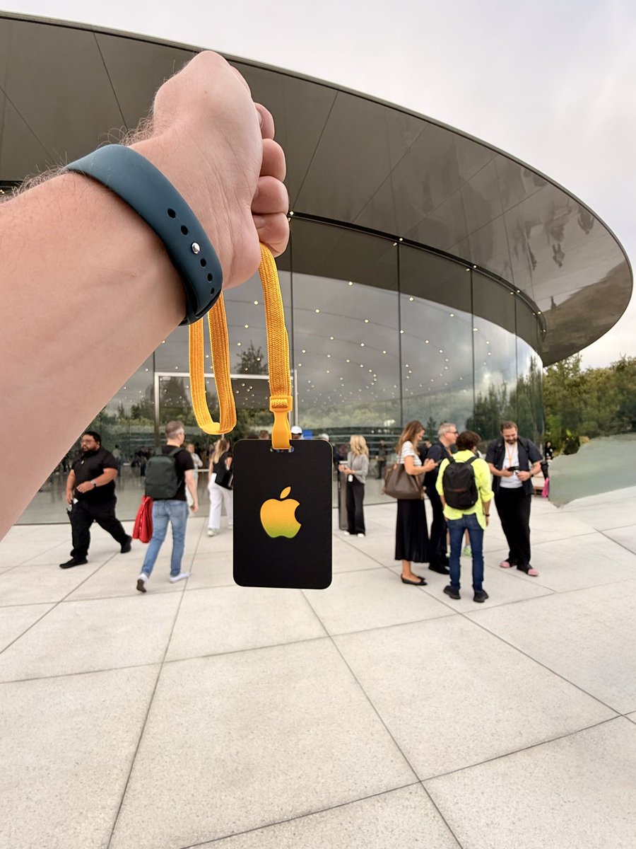 Arrived outside the Steve Jobs Theatre, ready for the #AppleEvent