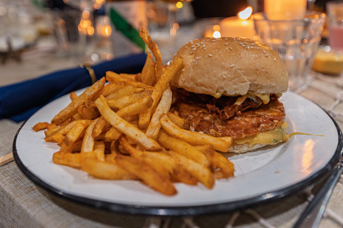 Aujourd'hui #BigFernand lance son 1er hamburgé au poisson 🐟 (au saumon pour être plus précis) le Steve 🍔😋🤤 
en collab avec Nautilus Food !
📷 <a href="/NicolasDiolez/">Nicolas Diolez</a>