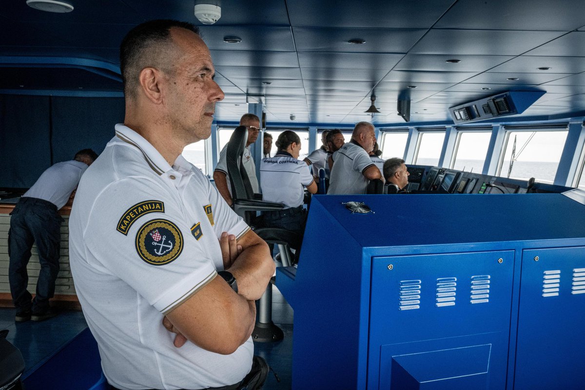 guardiacostiera's tweet photo. 🌊 Oggi al largo di Civitavecchia la COASTEX – Squalo 2025: esercitazione complessa in ambito #ECGFF della Guardia Costiera italiana insieme a @EMSA, @Frontex, @EFCA con assetti navali, aerei e subacquei italiani e europei. 🚢✈️🚁 https://t.co/74cWd7RS3K