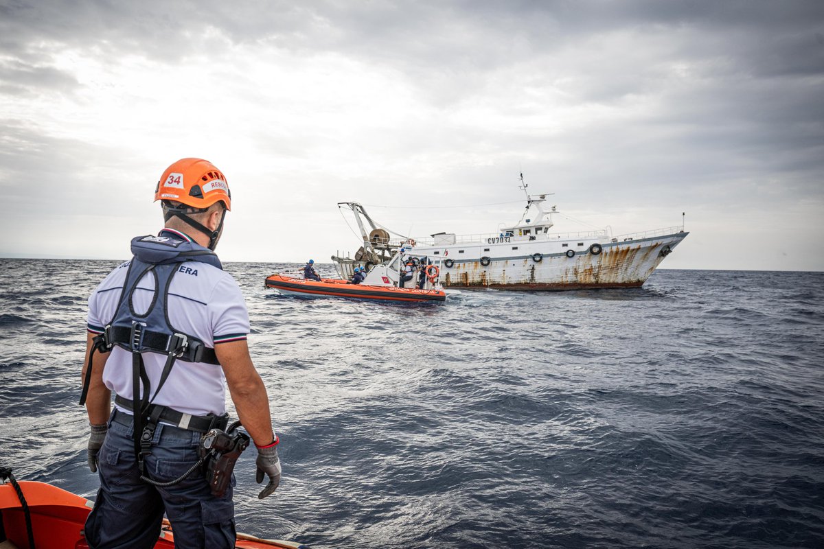 guardiacostiera's tweet photo. 🌊 Oggi al largo di Civitavecchia la COASTEX – Squalo 2025: esercitazione complessa in ambito #ECGFF della Guardia Costiera italiana insieme a @EMSA, @Frontex, @EFCA con assetti navali, aerei e subacquei italiani e europei. 🚢✈️🚁 https://t.co/74cWd7RS3K