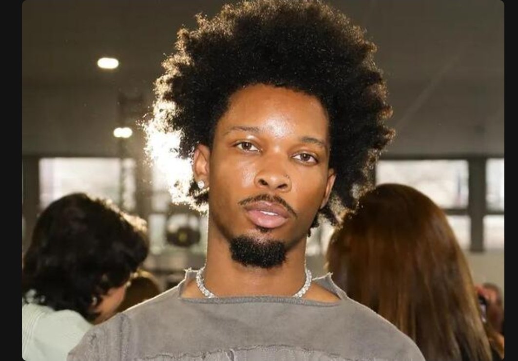 Realtalkliv's tweet photo. Rapper d4vd's body has been found

a body was found inside the vehicle at a Hollywood tow yard
 Officers responded Monday after receiving a report of a foul odor coming from the Tesla. Cops say human remains were found, and the case is now being treated as a death investigation https://t.co/K0F93FIk8h