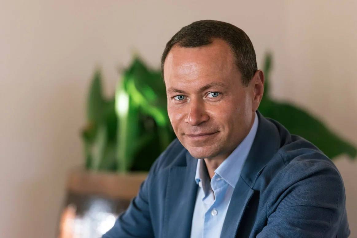 seostock's tweet image. 🔥Генпрокуратура выявила у экс-мэра Владивостока Владимира Николаева ещё 130 объектов недвижимости на сумму 5,3 млрд руб. и свыше 700 млн руб. наличными.

Ранее у него уже изъяли 821 объект на 14,8 млрд руб.
 
В 90-х его называли главой банды «Винни Пух»