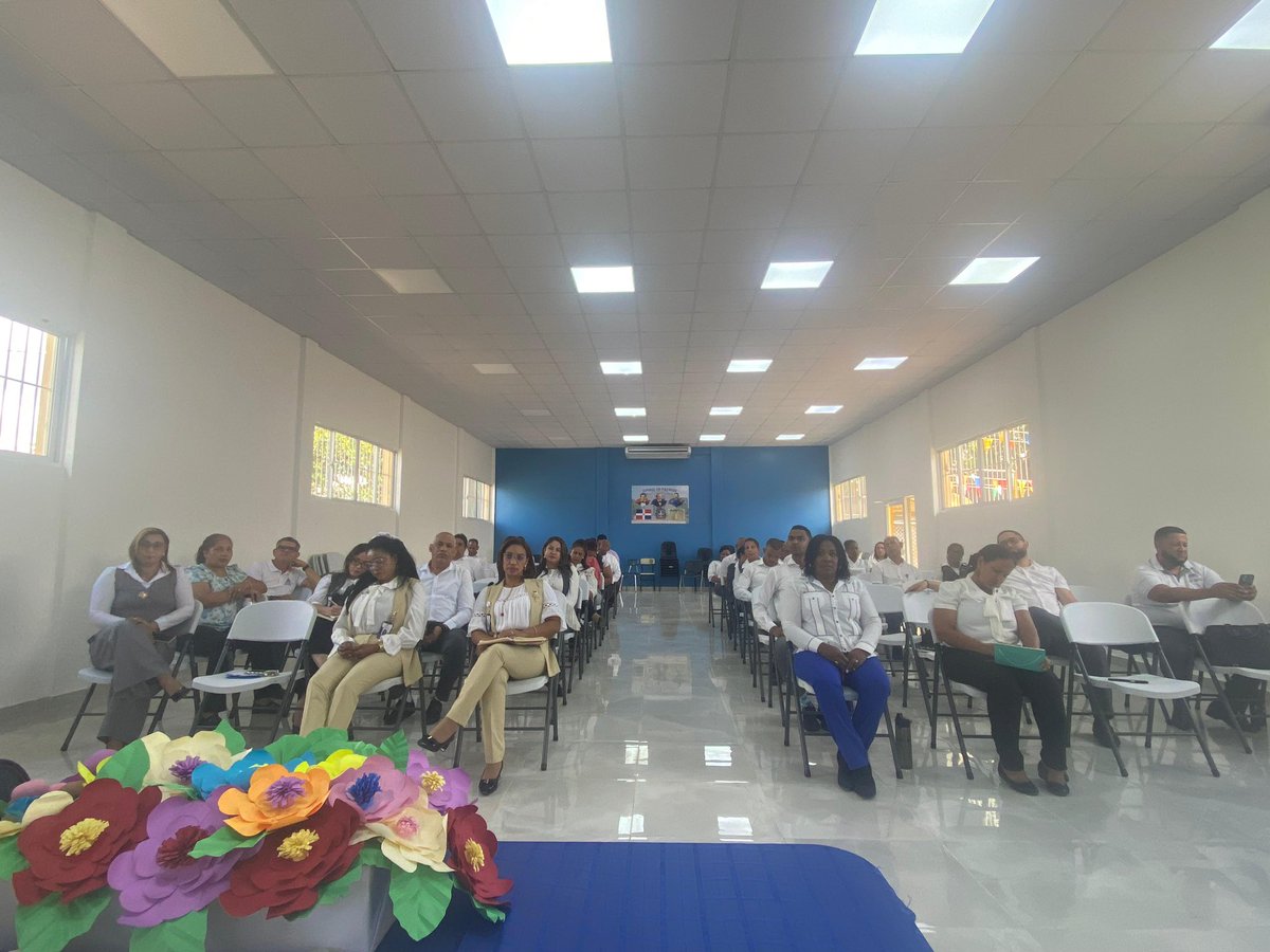 📚 El Director del Distrito Educativo de Villa Tapia encabezó un encuentro de socialización con Técnicos Docentes Distritales, abordando importantes temas institucionales y pedagógicos para fortalecer la educación. 👩‍🏫👨‍🏫 #VillaTapia #EducaciónRD 
<a href="/LMDECAMPS/">Luis Miguel De Camps</a> 
<a href="/regional7mineRD/">Regional 07 MINERD</a>