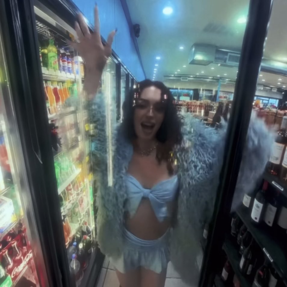 kvtlsf's tweet image. hello???!!