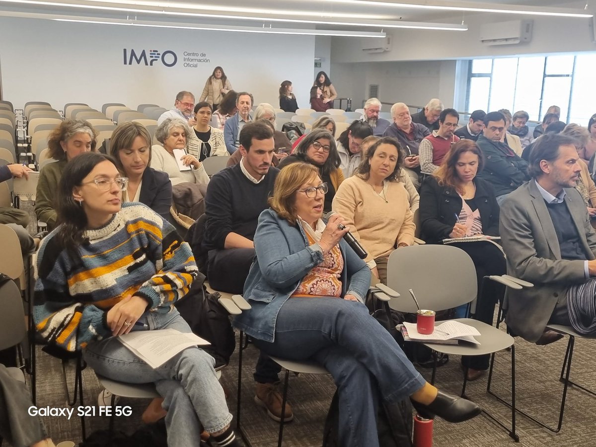 con participación de delegados/as departamentales de las organizaciones de la sociedad civil que gestionan los centros CAIF, y el resto de los organismos que integran el Plan CAIF.