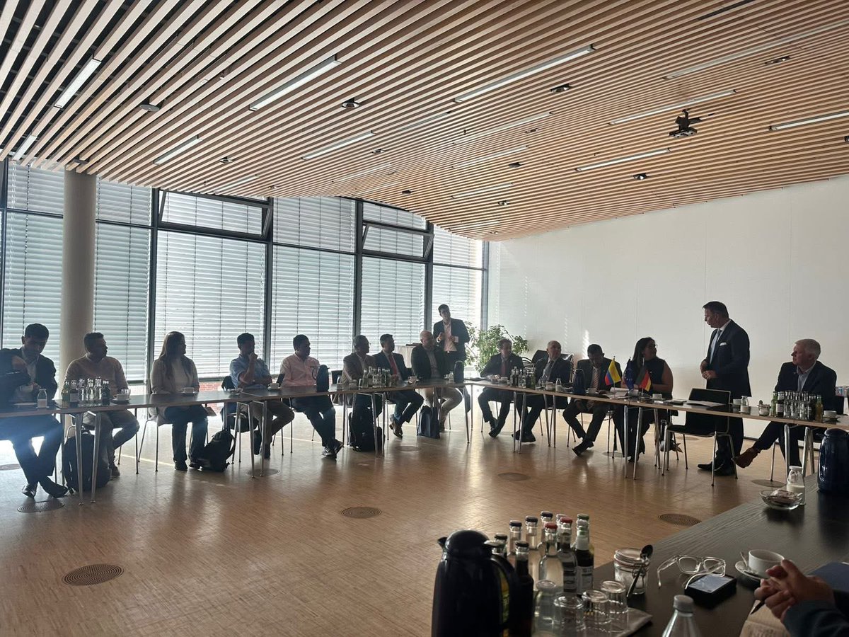 En el marco de nuestra agenda en Alemania, iniciamos el segundo día de trabajo junto a la Cámara de Comercio de Kiel, con el propósito de dar a conocer el portafolio de nuestros empresarios del #ClústerdeBienesyServicios.