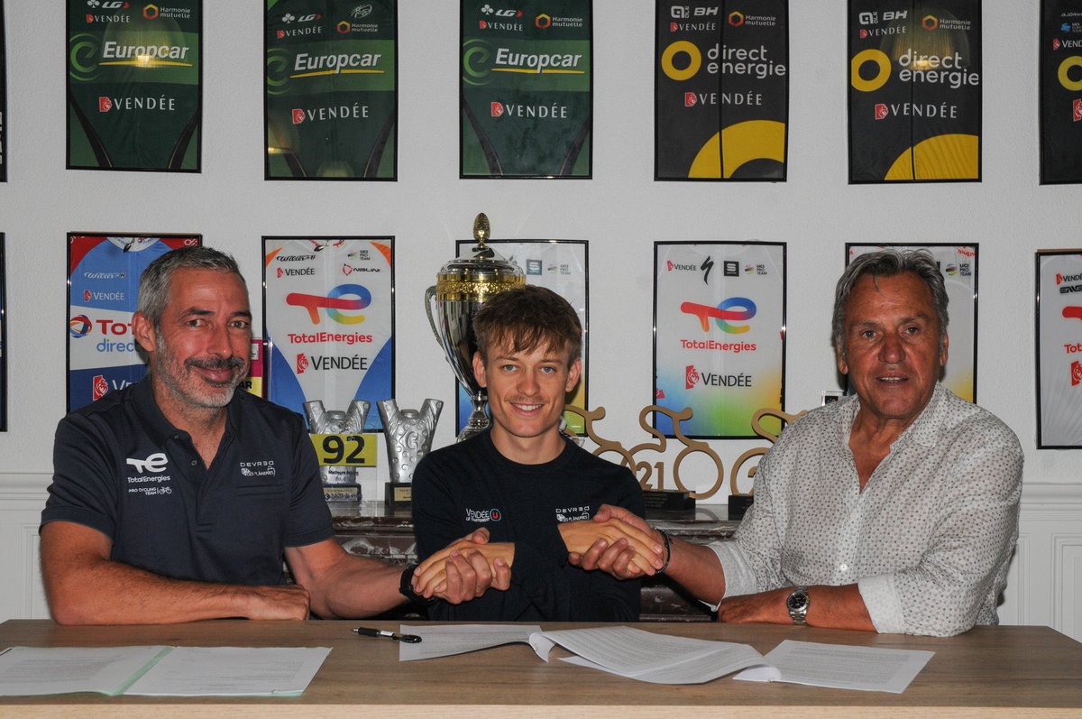 TeamTotalEnrg's tweet image. Soixante-septième recrue en provenance de Vendée U. 🔝

Théo Lévêque rejoint le Team TotalEnergies, un transfert teinté de bleu, de blanc et de rouge. 🇫🇷

#GoVendeeU | #AllezTotalEnergies ⚡️
