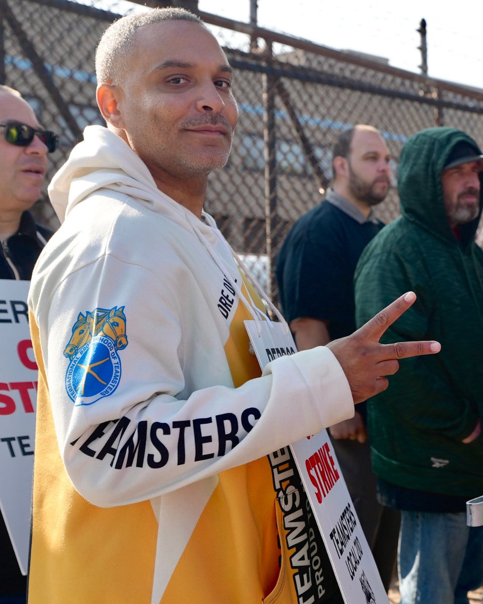 CMAmandaFarias's tweet image. As a Local 210 Member, I was proud to stand alongside my fellow union brothers and sisters in the fight to preserve overtime protections, retirement security, and dignity on the job! Perrigo MUST return to the bargaining table in good faith.
#Teamsters #Solidarity #UnionStrong
