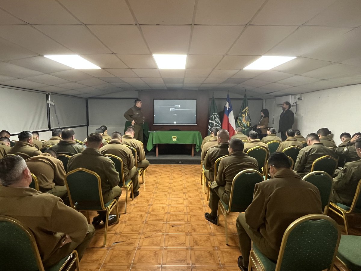 👮‍♂️ 2da charla de SENDA en la Escuela de Suboficiales de Carabineros.
📌 Tema: prevención y tratamiento del consumo de alcohol y otras drogas.
Un paso más en la formación responsable de nuestros cabos y sargentos. ✨
#Prevención #CarabinerosDeChile
<a href="/CarabAntof/">Carabineros Región de Antofagasta</a>