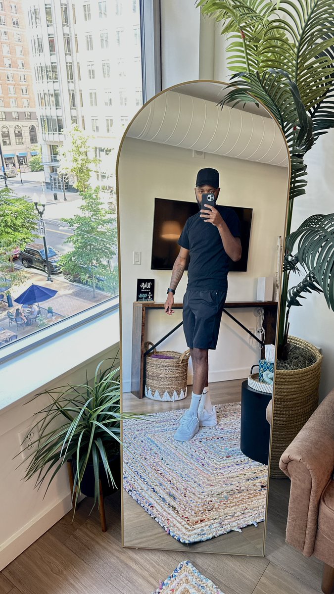 Mr. I Dont know Who Needs To Hear This tweet media