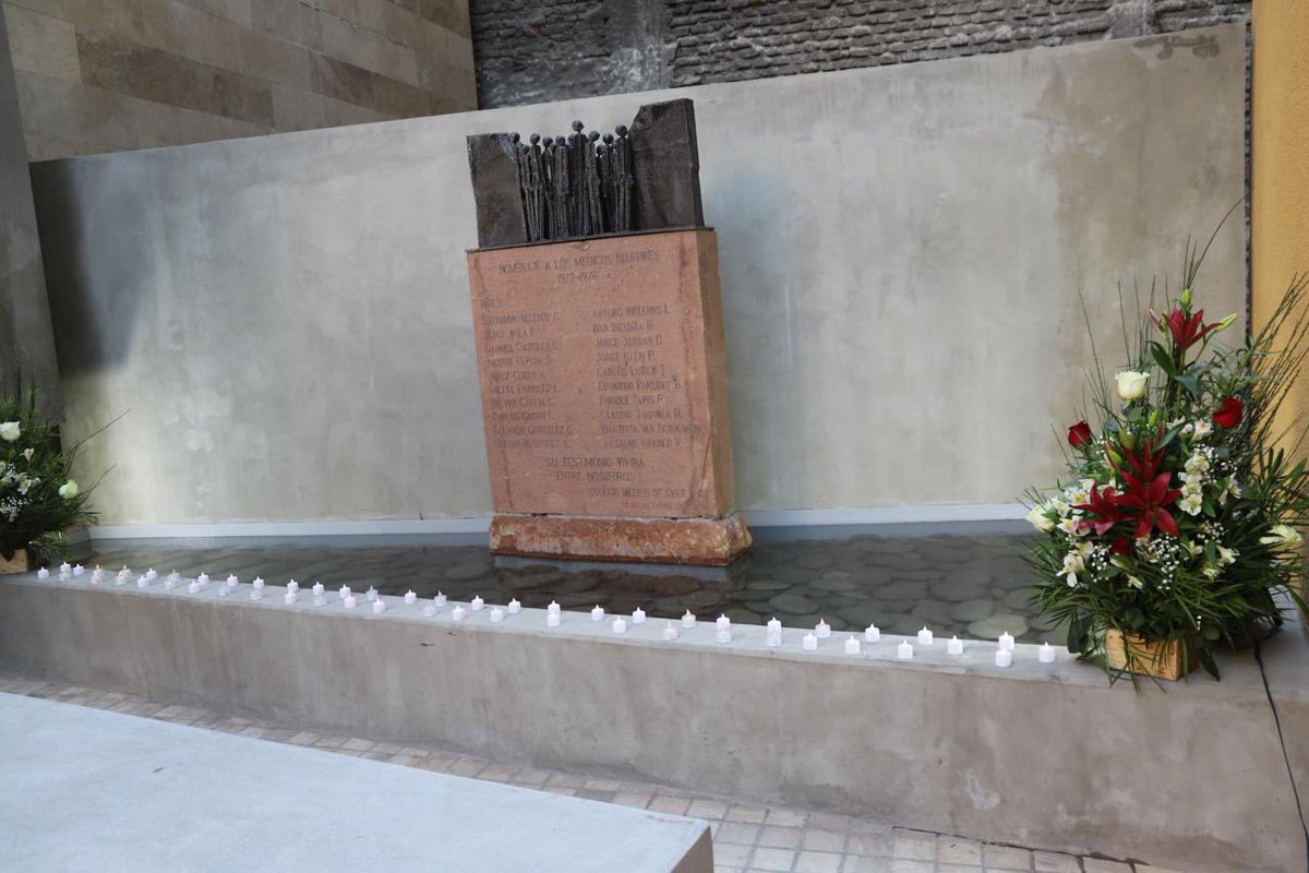 Comienza la ceremonia de homenaje y memoria por las y los médicos y estudiantes de medicina asesinados o detenidos desaparecidos durante la dictadura cívico-militar: #JuntosConstruimosMemoria, actividad organizada junto al Dpto. Nacional de Derechos Humanos.
