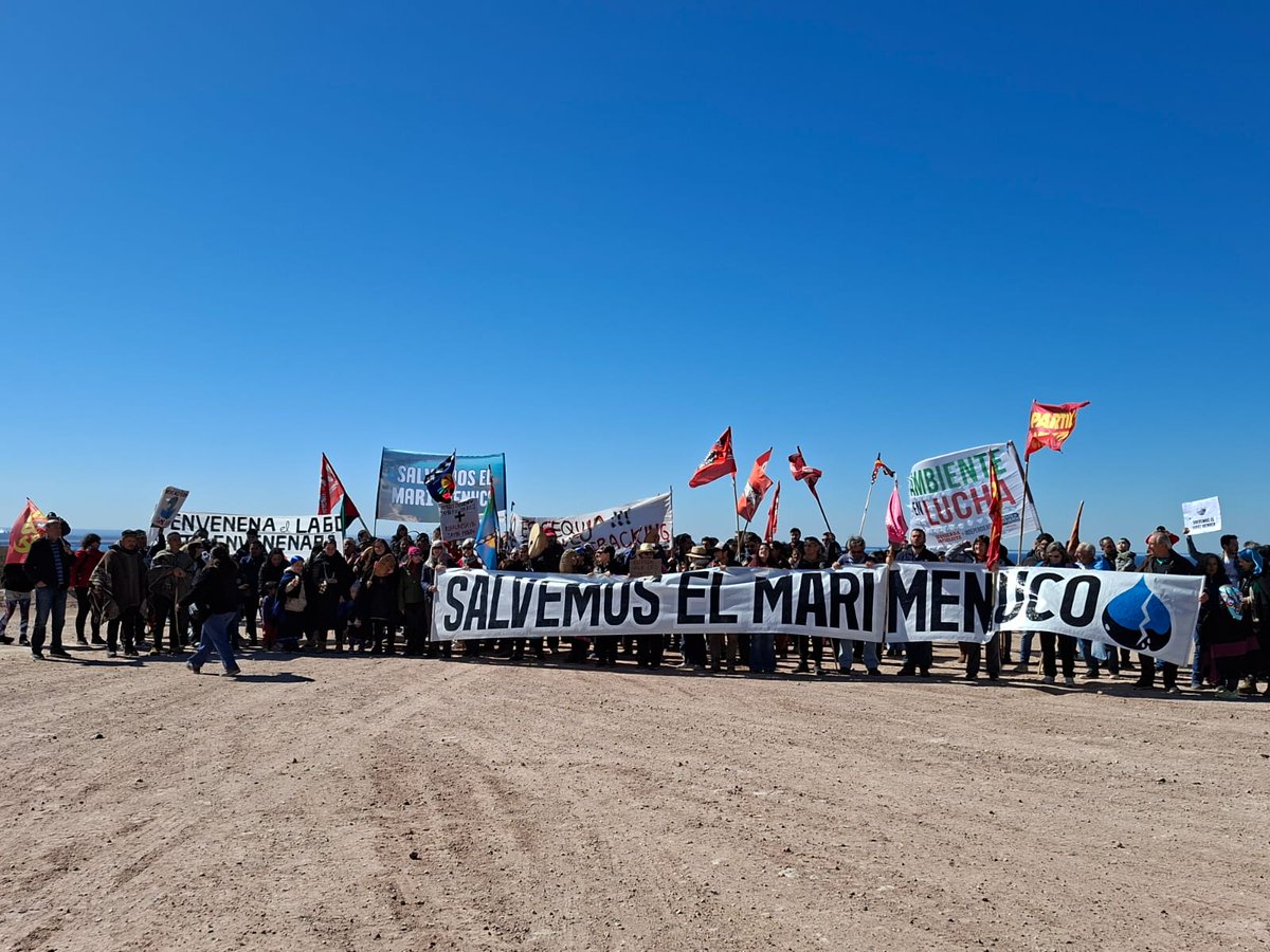 SalvMariMenuco's tweet photo. (4/5) Así fue la Caravana al Mari Menuco del sábado 6 en la que fuimos hasta el pozo petrolero que YPF instaló para perforar a pocos metros del lago
¡Abajo el decreto 276/25! 📣
¡Salvemos el agua de toda la región!💧 https://t.co/ivzzJ6eXE8