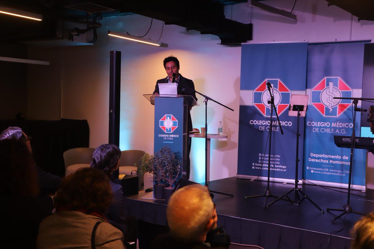 Dr. Pablo Jiménez: “Agradecemos a todos quienes nos acompañan en tan importante ceremonia. Como Departamento de Derechos Humanos, seguiremos trabajando por avanzar en un Chile más humano y más justo. Nos comprometemos a mantener viva la memoria de quienes hoy recordamos. Recordar