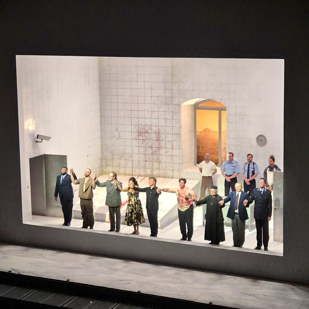 Dress rehearsal of Tosca <a href="/rbo_org/">Royal Ballet and Opera</a> 

🙊🙊🙊🙊🙊

#rbotosca