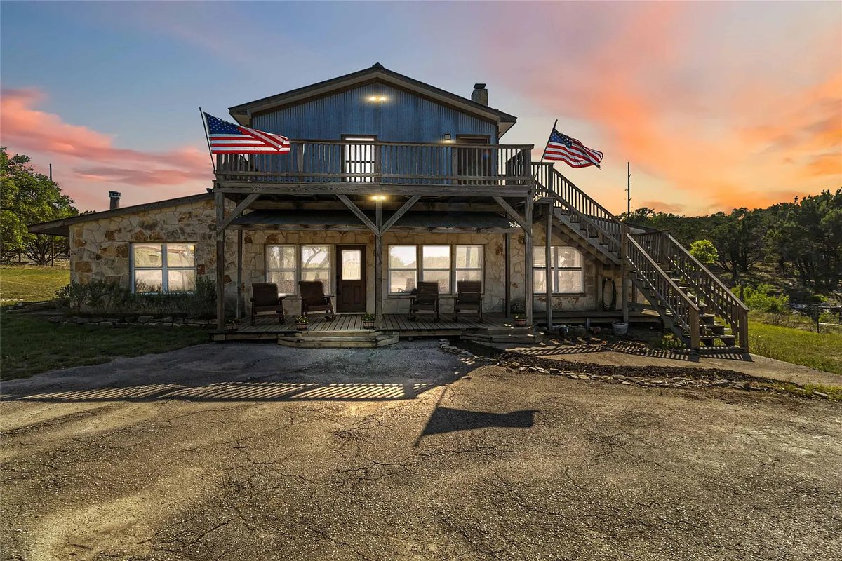 TxHorseProperty's tweet image. SPRING BRANCH, SOUTH TEXAS. 23.09 acres. 3/2.5 home w/island kitchen, patios. On-demand water heater, recent water pump, water filtration, Starlink. Stables, shooting ranges. Access to Guadalupe River. $1.3M #txhorseproperties #springbranch #southtexas tinyurl.com/3487SpringBran…