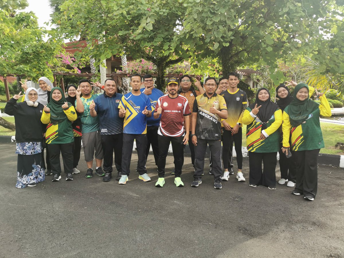 Dr_Uzir's tweet image. Alhamdulillah, saya bersama-sama warga DOSM Langkawi  DOSM Kedah dalam program Fit DOSM : Hi Tea Run di sekitar Pantai Cenang, Pulau Langkawi.
#FitDOSM
#StatsMalaysia 
#StatistikNadiKehidupan 
#StatistikSegalanyaPasti
#MyASEAN2025
#ASEANMalaysia2025
#BanciPertanian2024
#KPDOSM