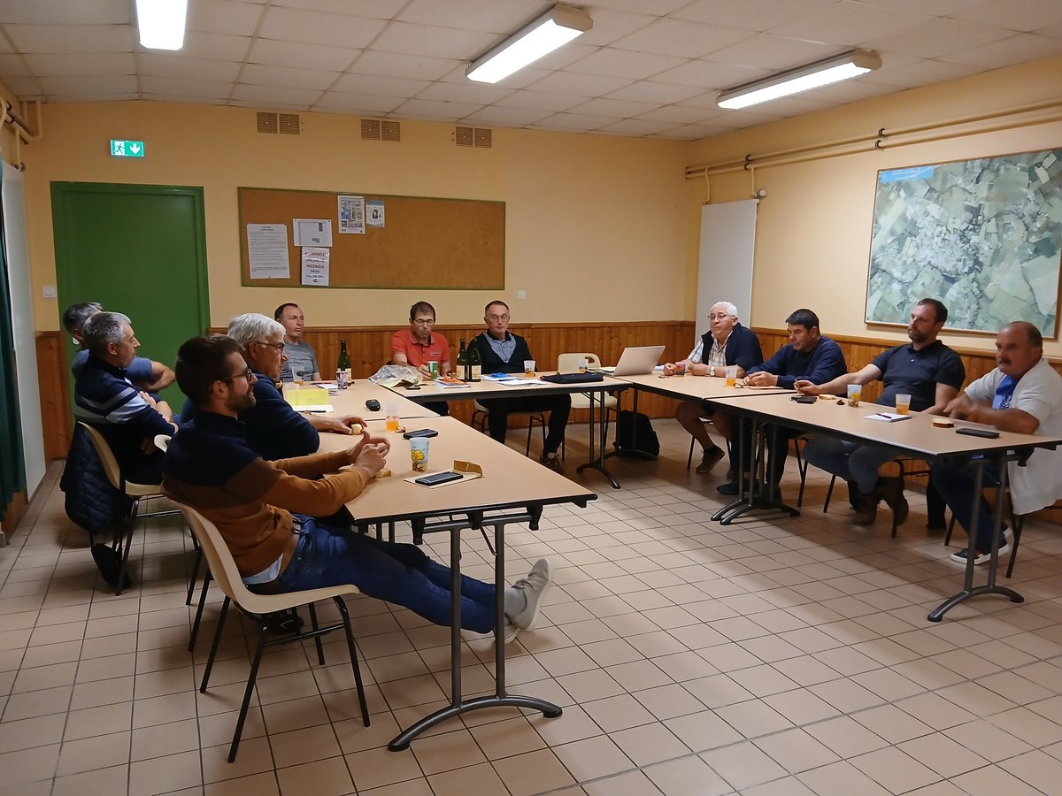 FDSEA Vendée (@fdseavendee) on Twitter photo 🟢🔴 Réunion d'UCSEA #fdsea85 et <a href="/JAVendee/">JA de Vendée</a> St Fulgent- Les Essarts. Point sur FCO 🐮🐂 très présente dans les exploitations💉vaccins et préparation du renouvellement syndicale. 🟢🔴 Réunion d'UCSEA #fdsea85 et <a href="/JAVendee/">JA de Vendée</a> St Fulgent- Les Essarts. Point sur FCO 🐮🐂 très présente dans les exploitations💉vaccins et préparation du renouvellement syndicale.