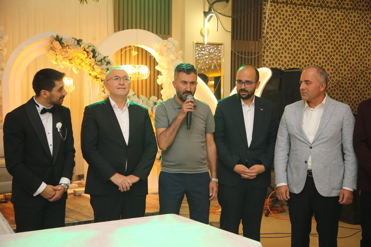 Dtilhamiyildiz's tweet photo. Önceki dönem yönetimimizde birlikte görev yaptığımız kıymetli kardeşim Muhammed Aslan’ın düğün törenine katıldık, nikah şahidi olmanın mutluluğunu yaşadık.  
Kendisine ve değerli eşine bir ömür boyu sağlık, huzur ve mutluluk diliyorum. https://t.co/F3ypXH9OPB