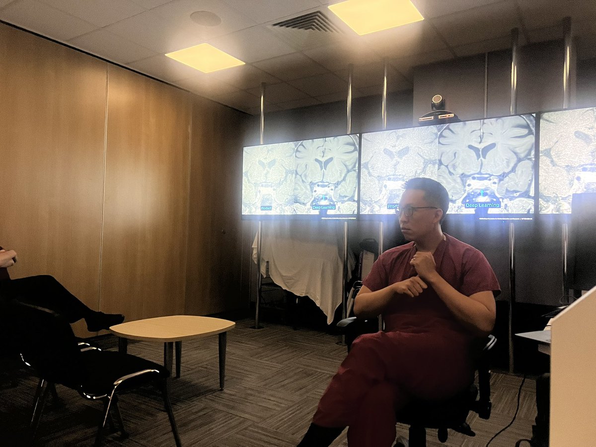 NeuroradLal's tweet image. An absolute pleasure to host superlative visiting Prof @iantmark to our practice @GSTTnhs @KingsCollegeNHS. We learned enormously from his stellar expertise in all things #spinalCSFleak #SIH &amp;amp; #pituitary imaging! Thank you for sharing expertise, AMAZING talks &amp;amp; new concepts!🤩👏