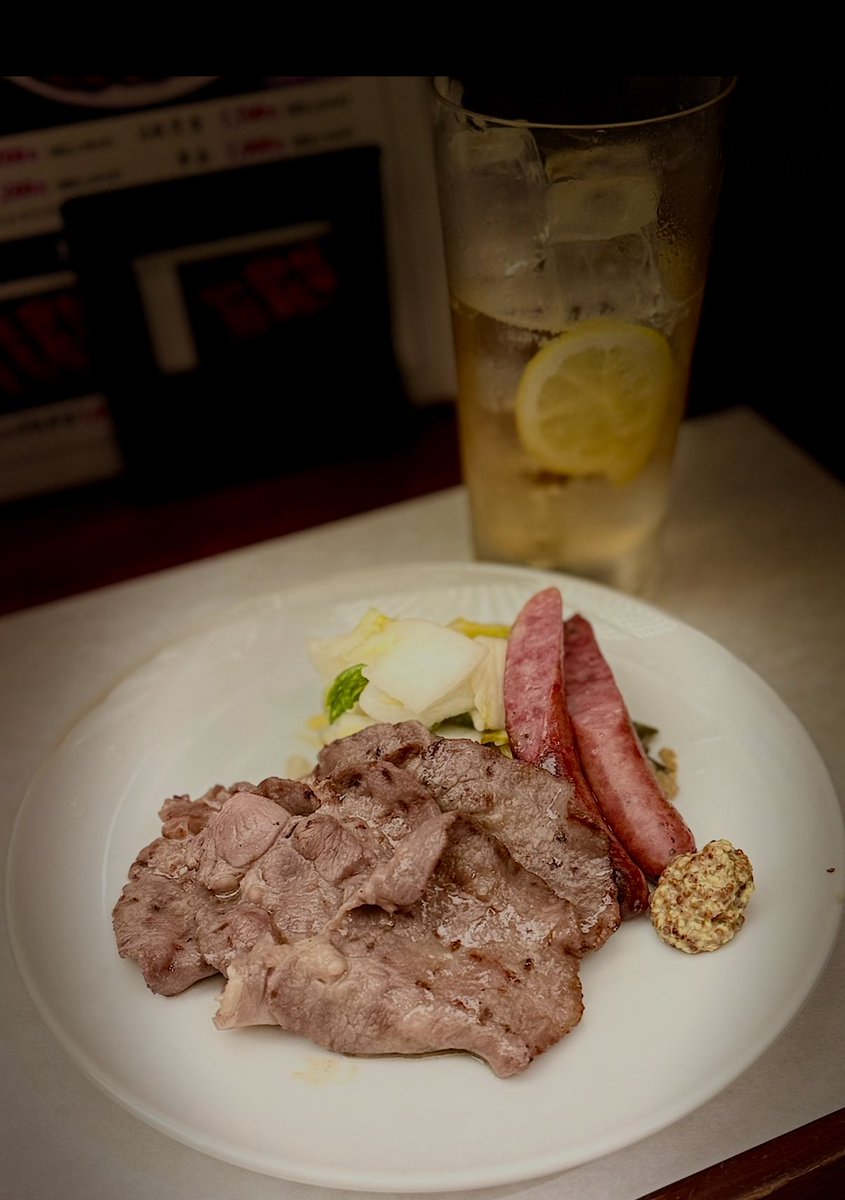 🌷ꕤ ɢ०ᵒᒄ ꕤ ʍᵒʳᐢⁱᐢᵍꕤ🌷
今日は牛タンの日ですって
5月にお邪魔した宮城仙台で頂いた牛タン
とても美味しかったなぁ…

勿論景色もちゃんと見てますよ
日本三景松島も素敵でした

週の折り返し水曜日
お天気が怪しいです
お足元にお気をつけて☔🐸