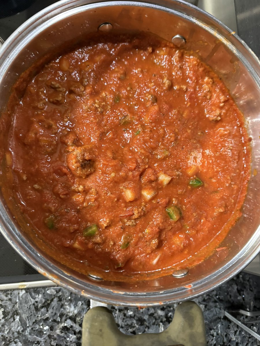 Daughter wanted spaghetti for her birthday dinner so she gets it 🍝