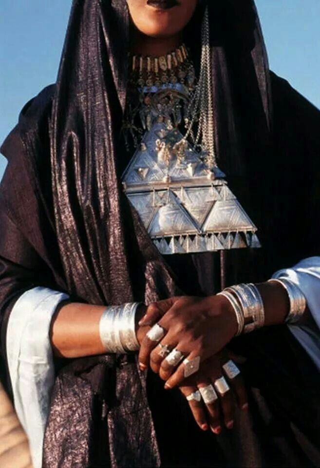 reynolds_g60373's tweet image. Small towns can boost their economy by diversifying investments! 🌱 Think local: support small businesses, promote agri-tech, and invest in community spaces. A balanced portfolio isn’t just for Wall Street! #InvestLocal #CommunityGrowth