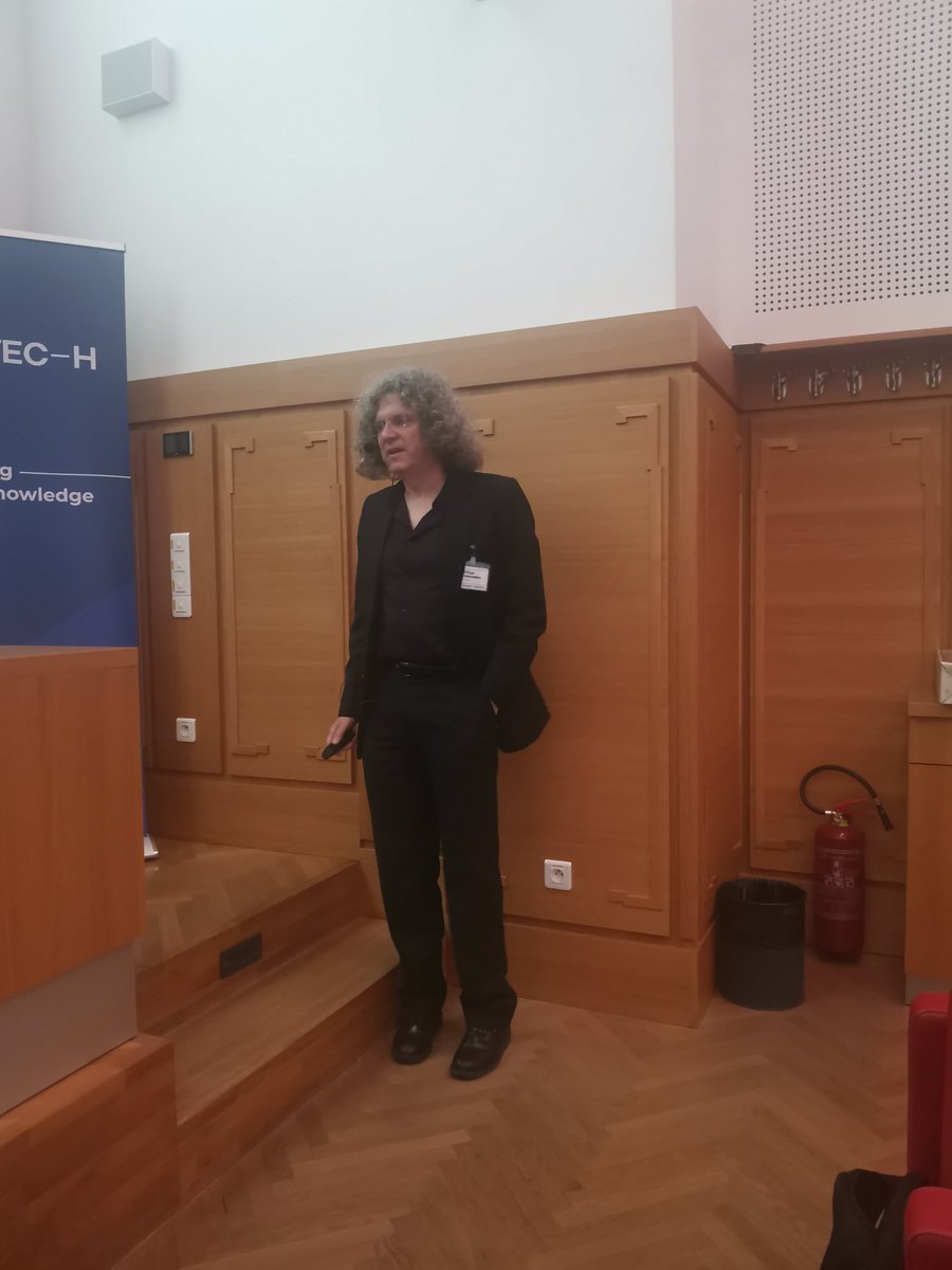 madAniceP's tweet image. Closing Day2 with exciting talks:
@Lepsik_science on #SQM scoring on AI-generated structures, Matthias Hennemann on local properties at P-L interfaces &amp;amp; Igor Gordiy on enhanced sampling with ML potentials. Inspiring end before our social dinner!
@cecamEvents @IOCBPrague @IOCBTech