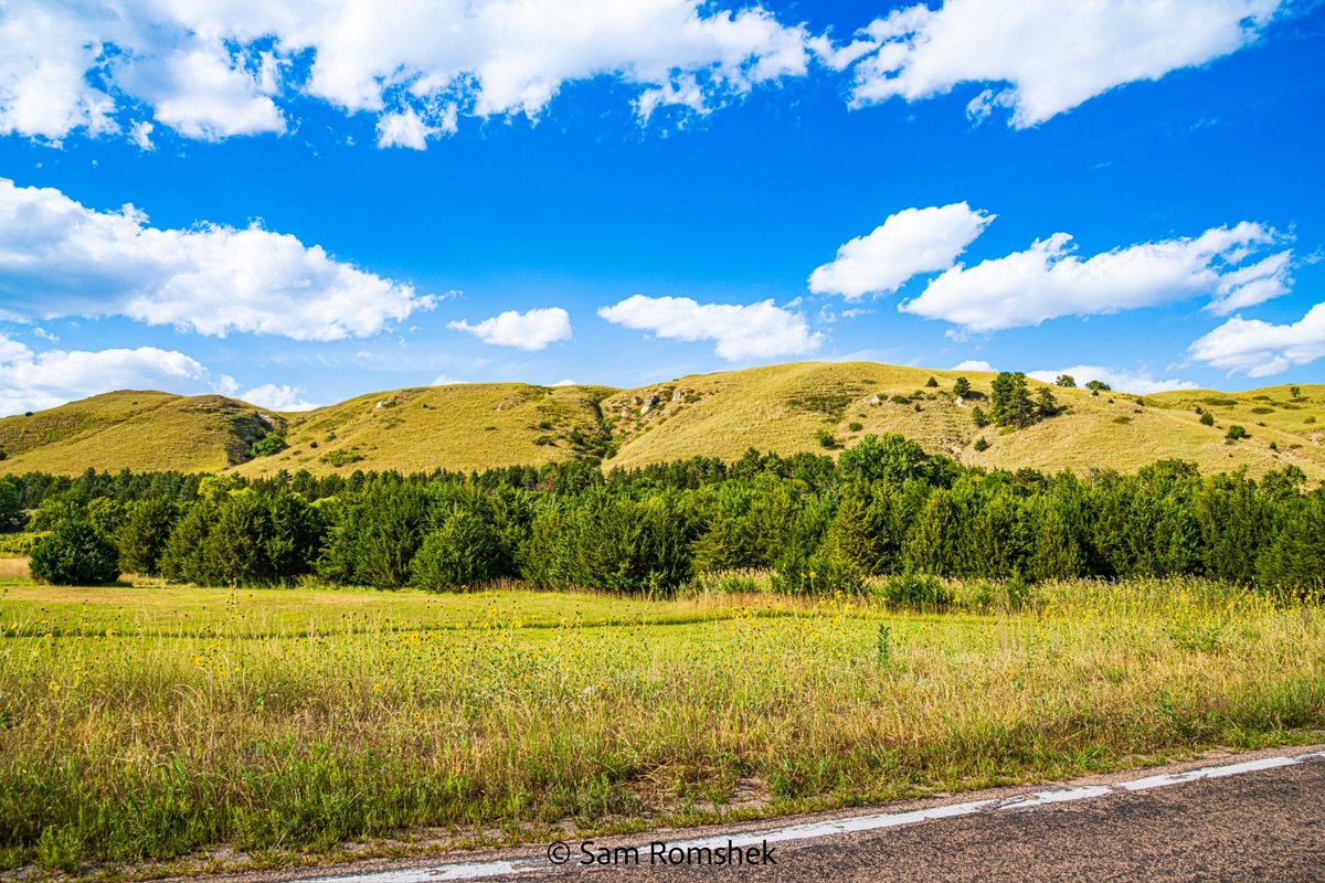 samromshek's tweet photo. River bluffs towering over a creek near Valentine, NE. #Nebraska #landscapephotography #creek #bluffs #photo https://t.co/eyc8br9SY8