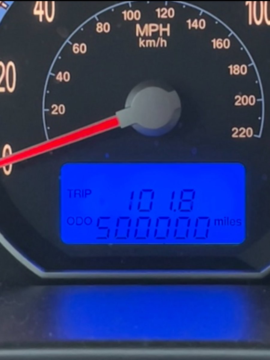 FuzzyWeaver's tweet photo. @Hyundai my 2007 SantaFe has just driven 500,000 miles…do you still give the gold M for 1,000,000 miles… https://t.co/EMOVLV0BvS