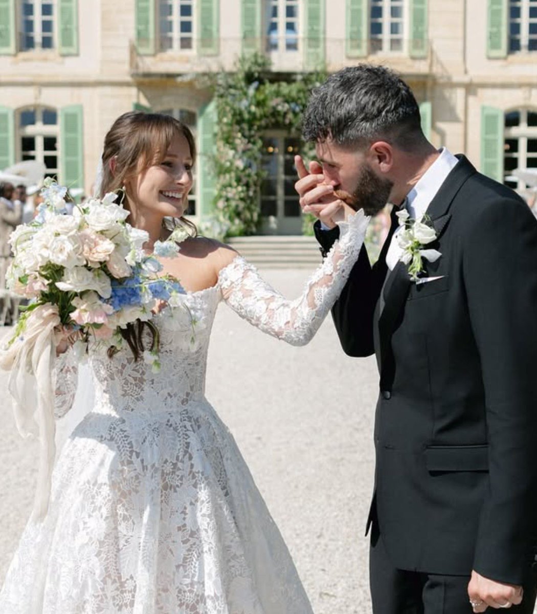 Dexerto's tweet image. Content creators Zerkaa and Freya are officially married