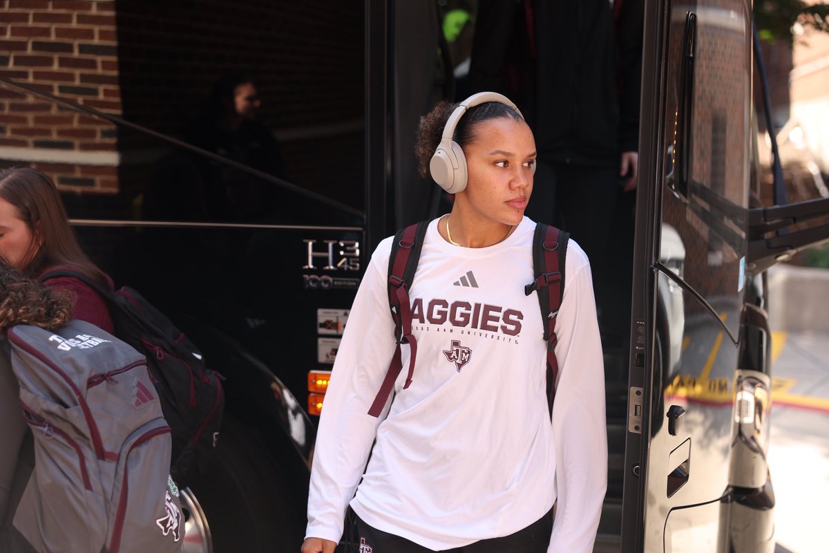 AggieVolleyball's tweet photo. The Aggies have arrived ๐
#GigEm // #AggieVB https://t.co/KxRzJ8mxXO