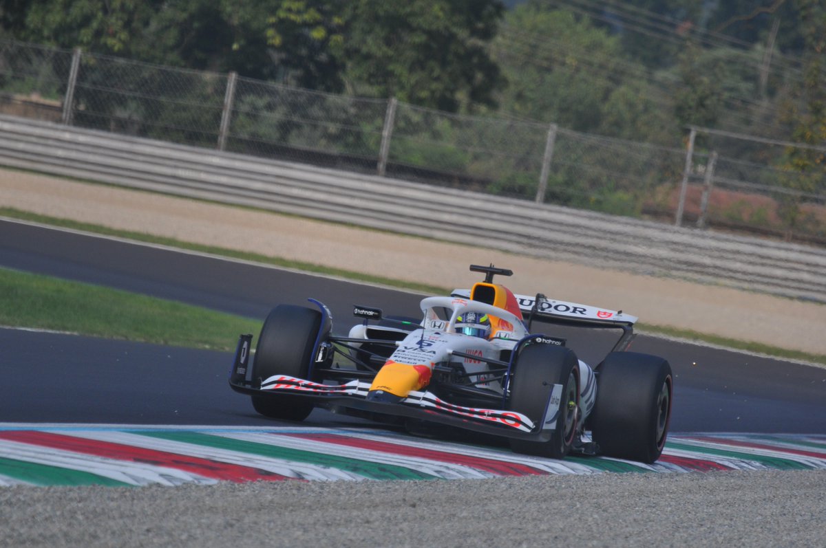 TechnicalRacing's tweet photo. some snaps of today's #pirellitest. on track the rb19 with both #verstappen and tsunoda, rb with hadjar and some junior drivers, amr with drugovich and williams with sainz. time attack and race simulation, more soon on @formulacritica. #f1 https://t.co/eGUDxDzc4M