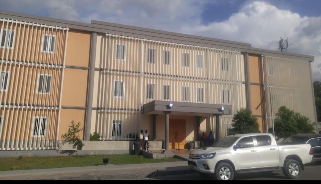 UniFm1027's tweet image. Est-ce que le Ministère des Travaux Publics existe vraiment en Haïti ?
Chaque année, on lui alloue des millions… mais les routes s’effondrent, les ponts pourrissent, les quartiers s’inondent.
Où est passé l’État ? Où est passée la conscience ?
Haïti mérite mieux.
#Haïti #TPTC .