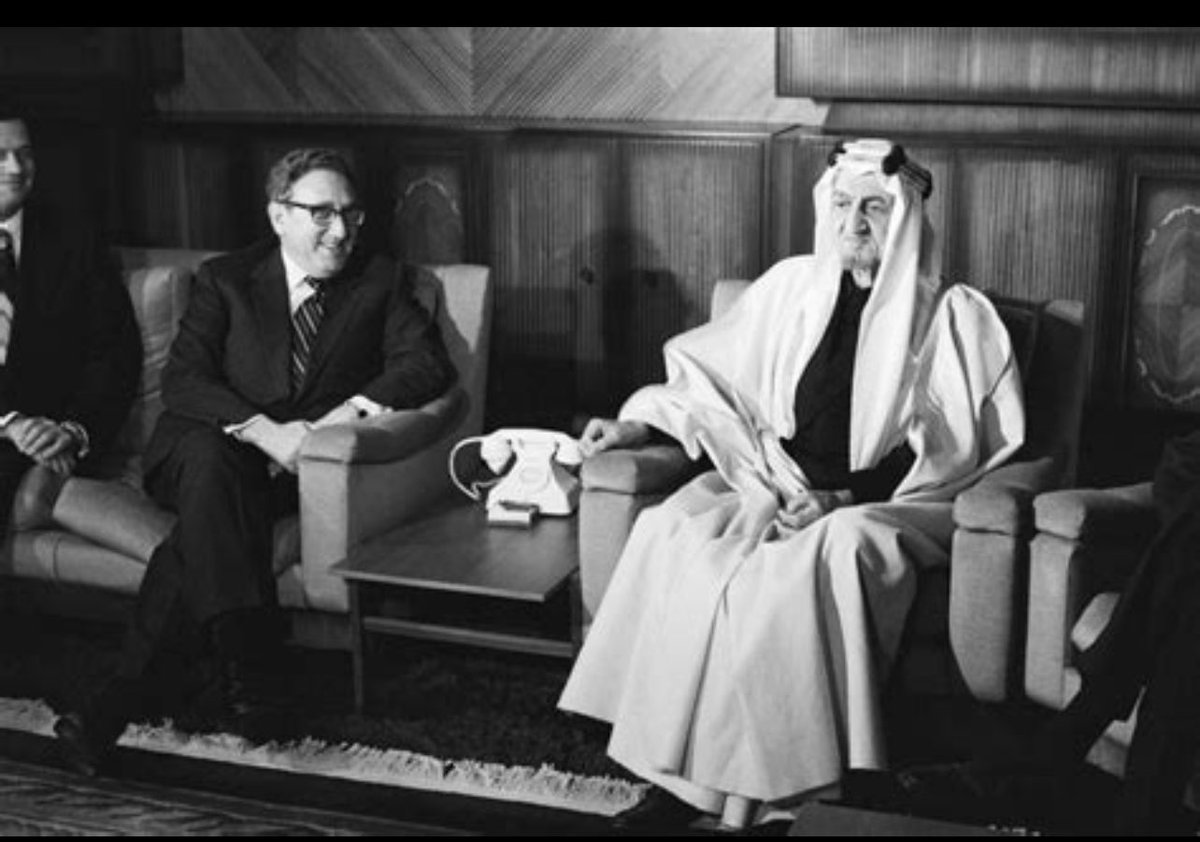 📌Arap dünyasına yeni bir Faysal lazım…

📌”Petrol kuyularımızı bombalayabilirsiniz. Ancak biz ve atalarımız hurma ve deve sütüyle yaşadık; yine öyle yaşayabiliriz. Ama siz, petrolsüz yaşayamazsınız.

📌1970’lerde küresel ekonomiyi alt üst eden “Petrol krizi” dönemin Suudi kralı