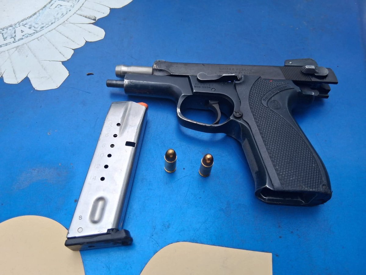 Capturan en Amatitlán a 2 sicarios que dispararon contra camión repartidor de bebidas gaseosas.

Les decomisaron un arma y una motocicleta.